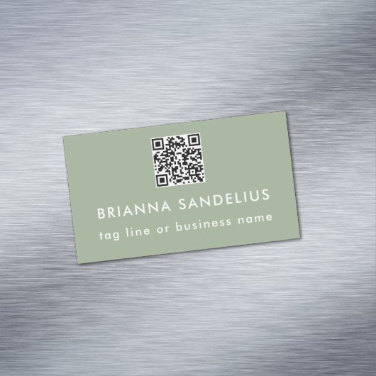 Personalized Sage Green Modern Script QR Code Magnetisch Visitekaartje (Voorbeeld)