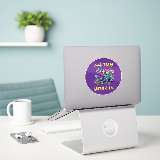 Personalized Skater Mom and Son Graffiti Art Round Sticker (Laptop op bureau)