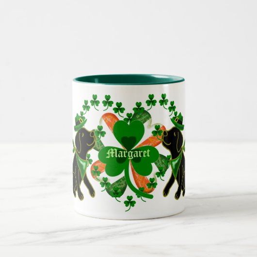 PErsonalized St. Patrick's Day Black Labrador Tweekleurige Koffiemok (Center)