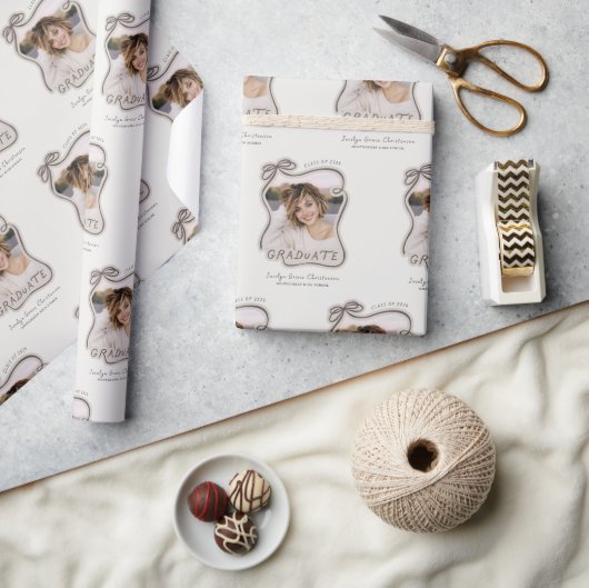 Personalized Trendy Bow Photo Graduation Cadeaupapier (Crafts)