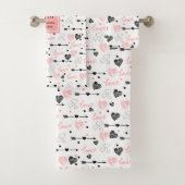 Personalized Valentine Bath Towel Pink Black Heart Bad Handdoek (Insitu)
