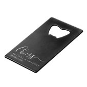 Personalized Wedding Gifts Black White Cheers Creditkaart Flessenopener (Achterkant Gekanteld)