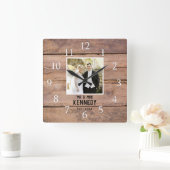 Personalized Wedding Photo Anniversary Rustic Wood Vierkante Klok (Huis)