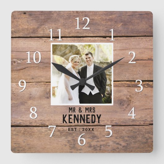 Personalized Wedding Photo Anniversary Rustic Wood Vierkante Klok (Voorkant)