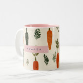 Personalized Whimsical Carrot Patch Rustic Tweekleurige Koffiemok (Voorkant links)