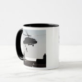 Personeel snel-touw uit een SH-60F Mok (Voorkant links)