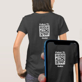 Personeelskleding. Volg ons online. QR-code op een T-shirt