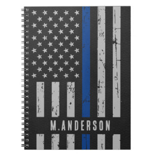 Personeelsleden van de politie met een blauwe lijn notitieboek