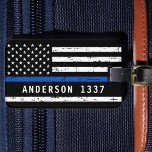 Personeelsleden van de politie van de thin Blue Li Bagagelabel<br><div class="desc">Thin Blue Line Bagagelabel - Amerikaanse vlag in de kleuren van de vlag van de politie, in nood . Personaliseer de naam van de politieagent of de familienaam. Dit gepersonaliseerde bagagelabel van politieagenten is perfect voor de politie en de wetshandhavingsfamilies en al degenen die hen steunen. COPYRIGHT © 2020 Judy...</div>