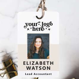 Personeelsnaamkaart met pasfoto en evenement-id badge