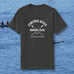 Personeelswerende Logo voor het team - Naam jaar T-shirt<br><div class="desc">Gepersonaliseerde Crew Rowing t-shirt met gekruiste riemen en je aangepaste tekst. Voeg je clubnaam, jaartal, aangepaste tekst toe (naam coach, roeier, evenement, etc.) Maakt een doordacht einde van het seizoen aandenken, coach's geschenk of team fondsenwerving. Bekijk ook onze andere cadeaus voor maatwerk door hieronder op de Colorfulgalshop logo te klikken...</div>