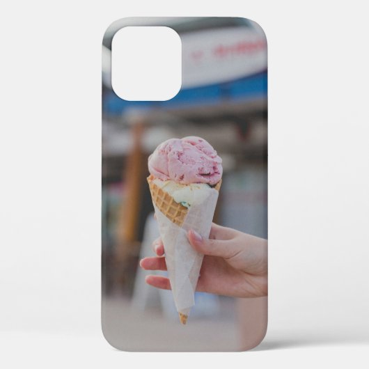 Persoon die aardbeienijs bevat Case-Mate iPhone case (Achterkant)