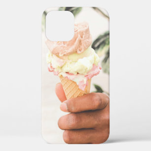 Persoon die consumptie-ijs bevat met drie aroma's Case-Mate iPhone case