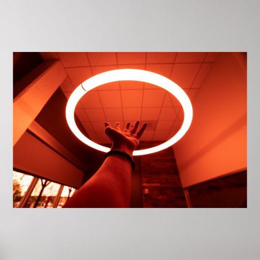 PERSOON DIE DE RONDE VAN DE AANGEDROOGDE FLUORESCE POSTER (Voorkant)