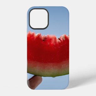 Persoon die gesneden watermeloenen houdt iPhone 12 hoesje