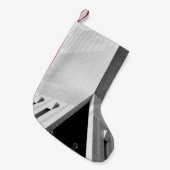 PERSOON DIE GRAY BUILDING DEUR INVOERT KLEINE KERSTSOK (Voorkant (Hangend))