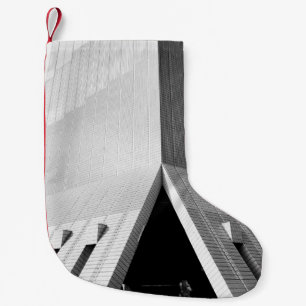 PERSOON DIE GRAY BUILDING DEUR INVOERT KLEINE KERSTSOK