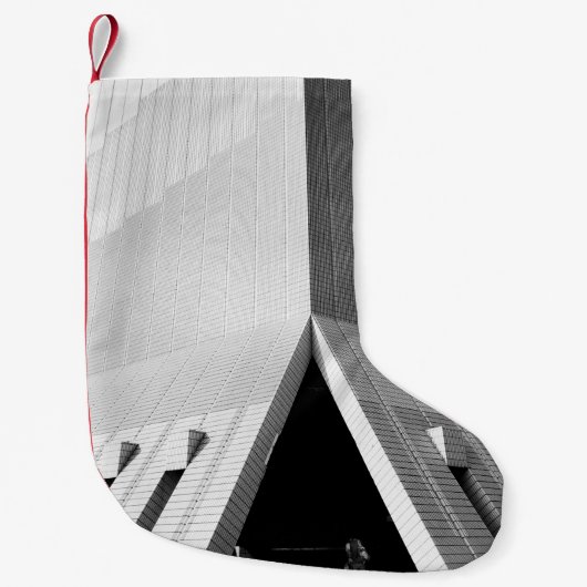 PERSOON DIE GRAY BUILDING DEUR INVOERT KLEINE KERSTSOK (Voorkant)