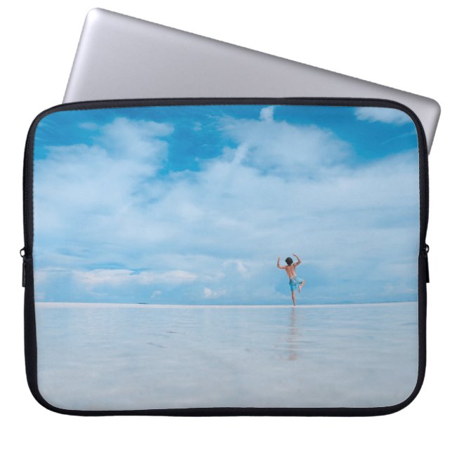 Persoon die in het waterlichaam staat laptop sleeve (Voorkant)