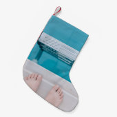 Persoon die op de zwembadladder staat kleine kerstsok (Voorkant (Hangend))