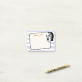 Persoon die op parelblauwe strepen schoudert, elke post-it® notes (Op bureau)