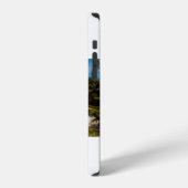 Persoon die pot met sap vasthoudt bij iPhone hoesje (Linkerkant)
