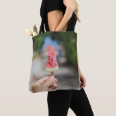 Persoon die 's ochtends popsikel houdt tote bag (Dichtbij)