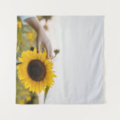 Persoon die zonnebloem houdt wandkleed (Voorkant (horizontaal))