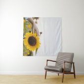 Persoon die zonnebloem houdt wandkleed (In Situ (horizontaal))