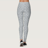 Persoon die zwarte en witte gestreepte legging dra (Achterkant)