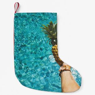 Persoon met gele ananas kleine kerstsok
