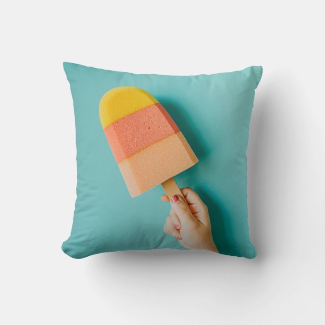 Persoon met gele en roze paprika kussen (Voorkant)