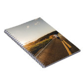 Persoon onderweg in de ochtend notitieboek (Rechterzijde)