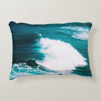 PERSOON OP BOORD MET OCEAAN WAVES ACCENT KUSSEN