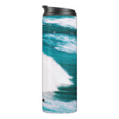 PERSOON OP BOORD MET OCEAAN WAVES THERMOSBEKER (Geroteerd rechts)