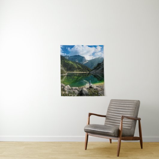 Persoon op het bergmeer wandkleed (In situ)