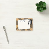 Persoon schreeuwen op elke kleur lichtstralen post-it® notes (Kantoor)