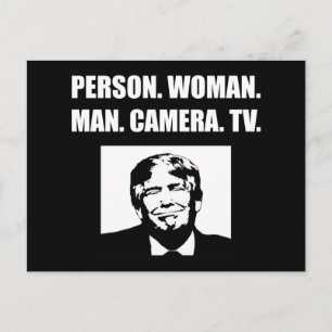 Persoon. Vrouw. Man. Camera. TV. Anti-Trump Briefkaart