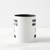 Persoon. Vrouw. Man. Camera. TV. Anti-Trump Mok (Midden)