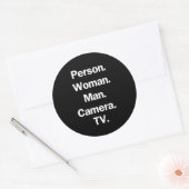 Persoon. Vrouw. Man. Camera. TV. Ronde Sticker (Envelop)