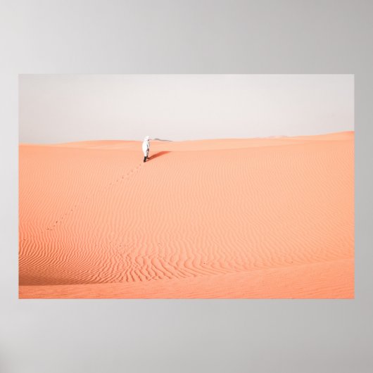 PERSOON WALKING ON DESERT POSTER (Voorkant)