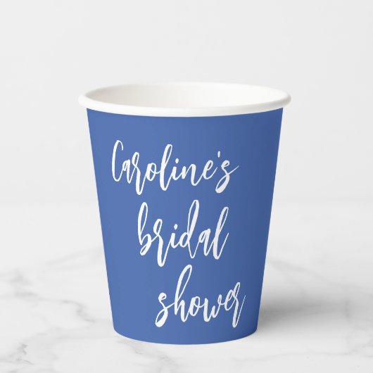 Persoonlijk Blauw Bruidsfeest Script Modern Chic Papieren Bekers (Voorkant)