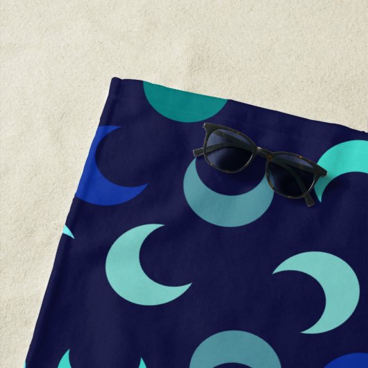 Persoonlijk blauw new moon patroon strandlaken (In situ)