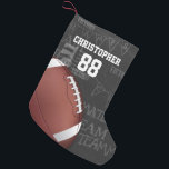 Persoonlijk Chalkboard Amerikaans Football Kleine Kerstsok<br><div class="desc">Een modern Amerikaans raster van football met een football op een tekenbordtypografische achtergrond met een football-terminologie op de achtergrond. Het ontwerp kenmerkt klantgerichte teksten voor de naam en het aantal van de speler van het football of de netwerkijzerventilator. Dit ontwerp is gedeeltelijk gemaakt met grafische kaarten die in licentie zijn...</div>