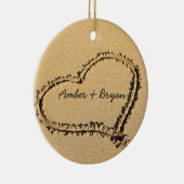 Persoonlijk Eerste Kersthart op strand Wedding Keramisch Ornament (Rechts)