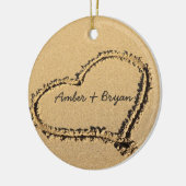 Persoonlijk Eerste Kersthart op strand Wedding Keramisch Ornament (Links)