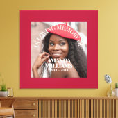 Persoonlijk foto- en tekstherdenkingsrood canvas afdruk (Insitu (Woonkamer))