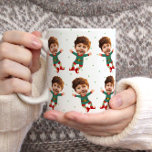 Persoonlijk fotogezicht Funny Kerstmis Elf Kind Koffiemok<br><div class="desc">Vervang het gezicht van deze elf met uw favoriete foto (zorg ervoor om zoveel mogelijk aan het gezicht te bebouwen en gebruik een app om de achtergrond te verwijderen) en personaliseer deze grappige koffie-mok van de Kerstdag met uw kind, echtgenoot of vriend erop! Ook een leuke en unieke verrassing voor...</div>