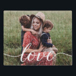 Persoonlijk fotoliefdesscript puzzel<br><div class="desc">Met een mooi en modern script voor het woord 'Love' kan deze familieliefdespuzzel gemakkelijk gepersonaliseerd worden met je eigen favoriete familiefoto. Een elegante foto-acrylpuzzel in een doos die je nog jaren kunt koesteren en genieten.</div>