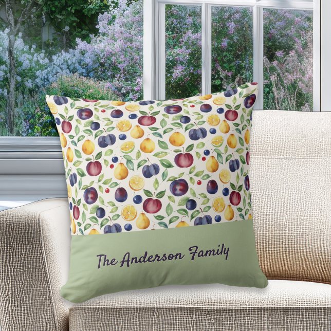 Persoonlijk Fruit- en Bladerenpatroon Kussen (A stylish throw pillow with custom family name, with fruits and leaves pattern)